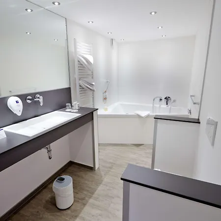 فندق Western Zur Post 4*