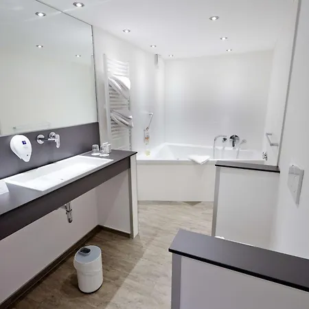 Western Zur Post 4*