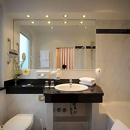 Hotel Western Zur Post 4*