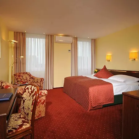 فندق Western Zur Post 4*