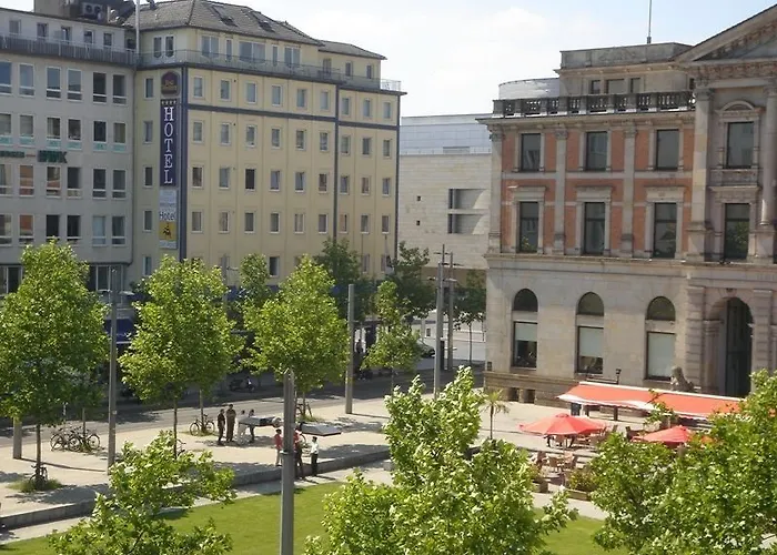 Western Zur Post Szálloda 4*